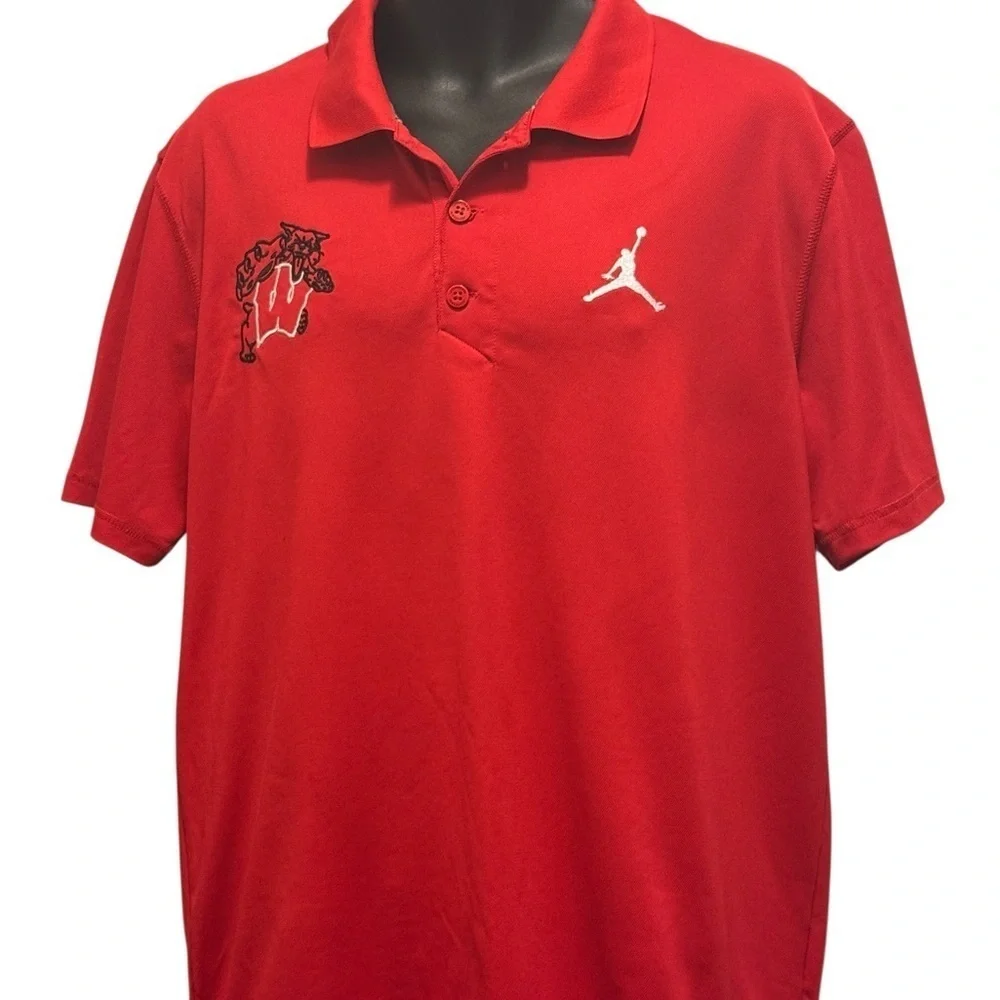 Jordan Polo Shirt Classic,with a lion and the Wisconsin logo, in new conditions